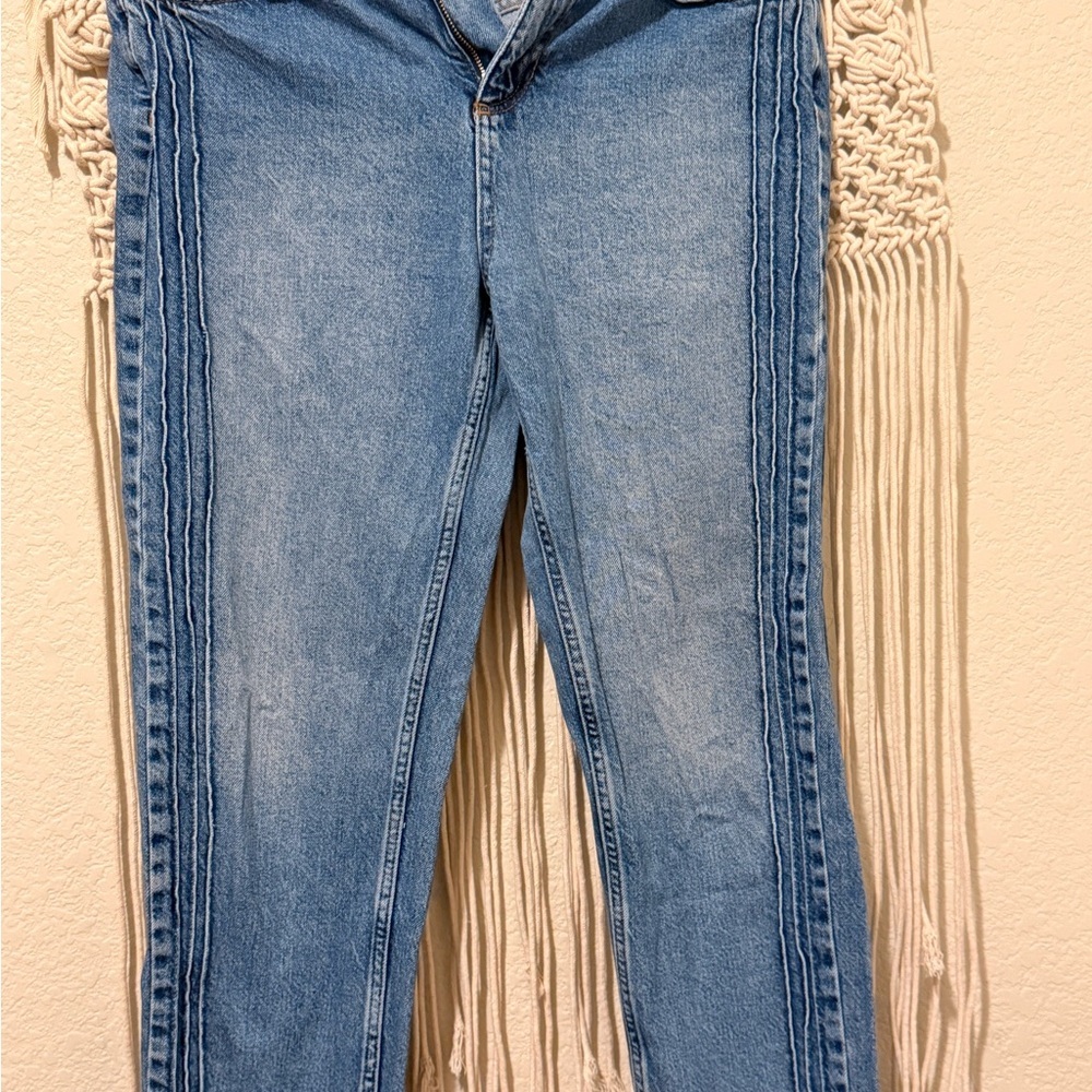 BDG Light Blue‎ Mom Jeans Women's Size 10x30 | High-Waisted Straight Leg Denim